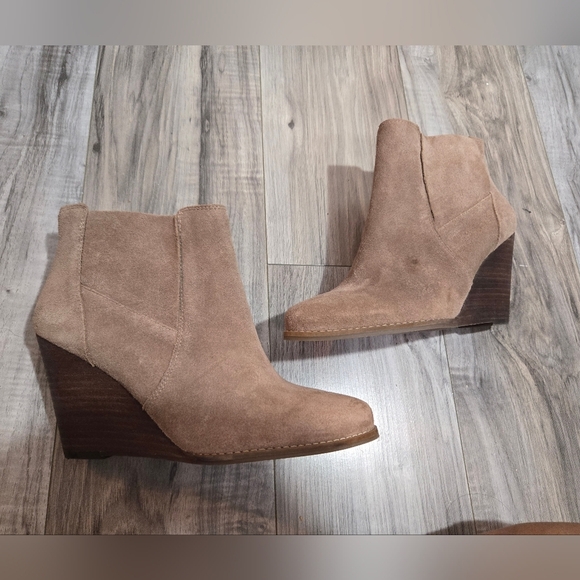 Women's NEW Jessica Simpson Ciandra Wedge Ankle Boots Booties Shoes Size 7.5 Tan - Picture 2 of 15
